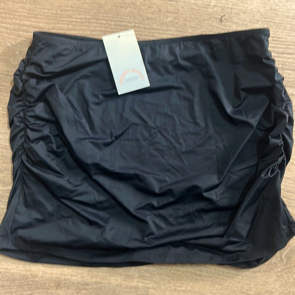 Dippin Daisys rouched black swim skirt
